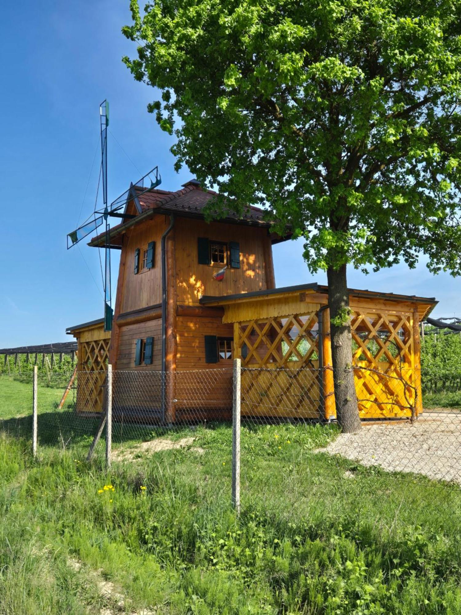 Unique Wooden Holiday House In Nature Lukovica pri Domžalah エクステリア 写真